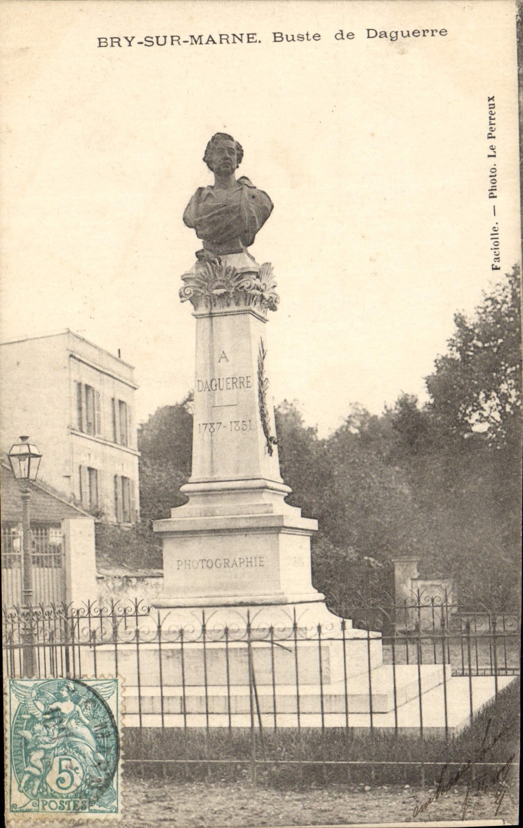CPA Photographie Bry sur Marne Buste de Daguerre