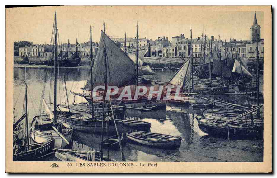 CPA Bateau de peche Sables d'Olonne le port