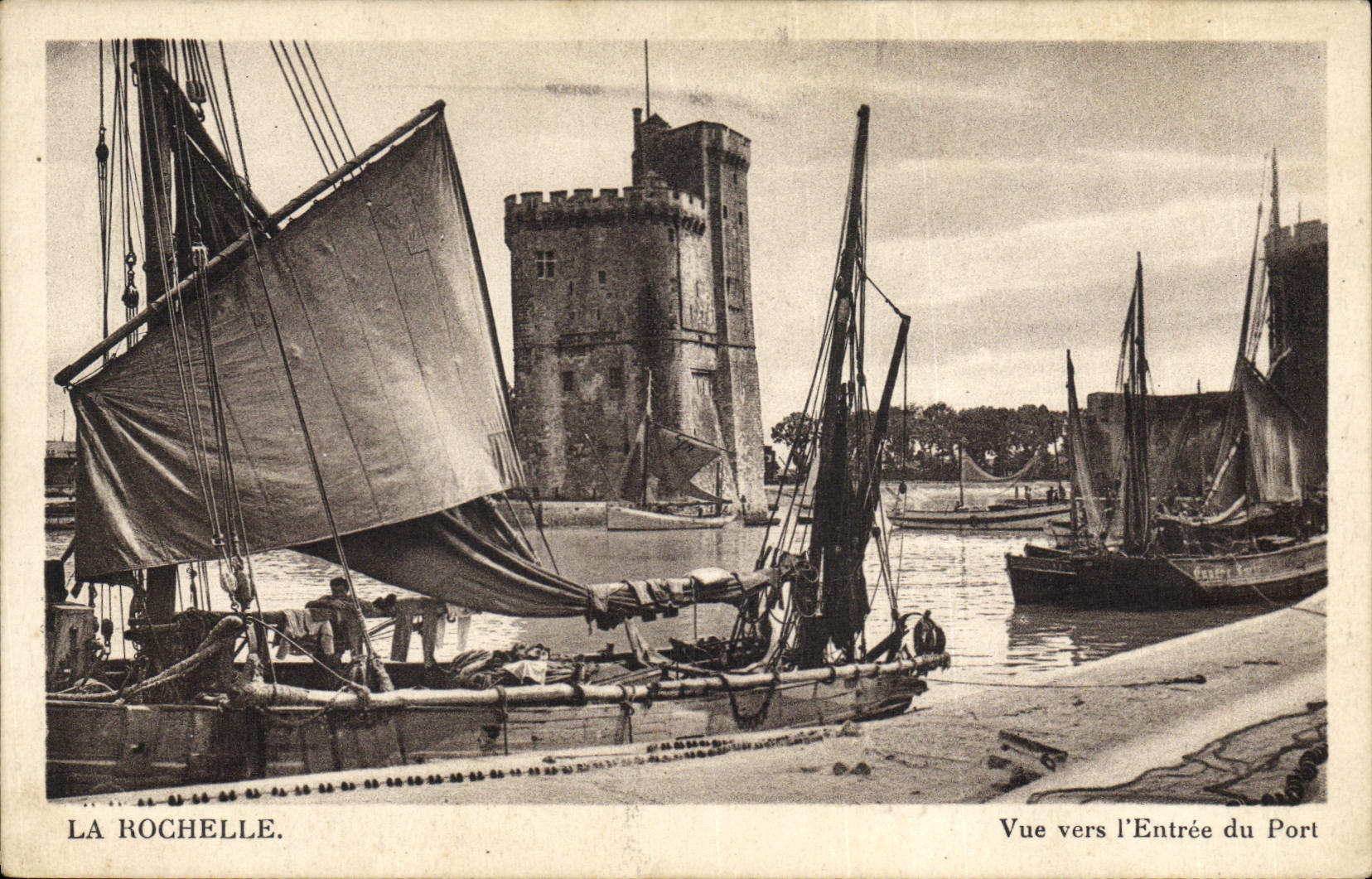 La Rochelle — Vue vers l'Entrée du Port — Ch. des Arts Photomécaniques
