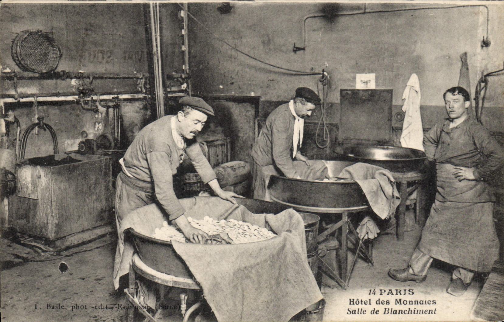 Salle de Blanchiment — Hôtel des Monnaies, Paris — I. Basile, phot.-édit. Robinson, Sèvres