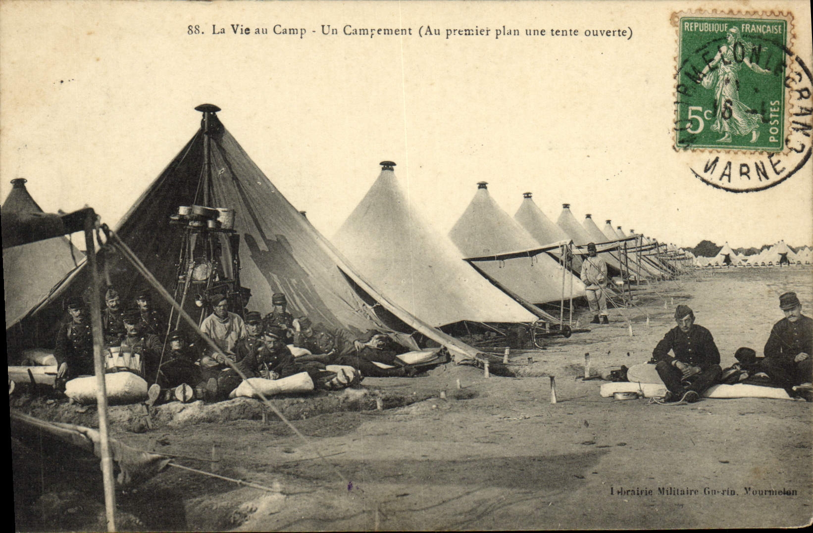 Vie au Camp - Un Campement (Au premier plan une tente ouverte) — Librairie Militaire Guérin, Vourmelen