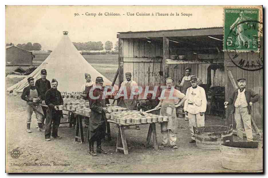CPA Militaria Camp de Chalons Une cuisine a l'heure de la soupe