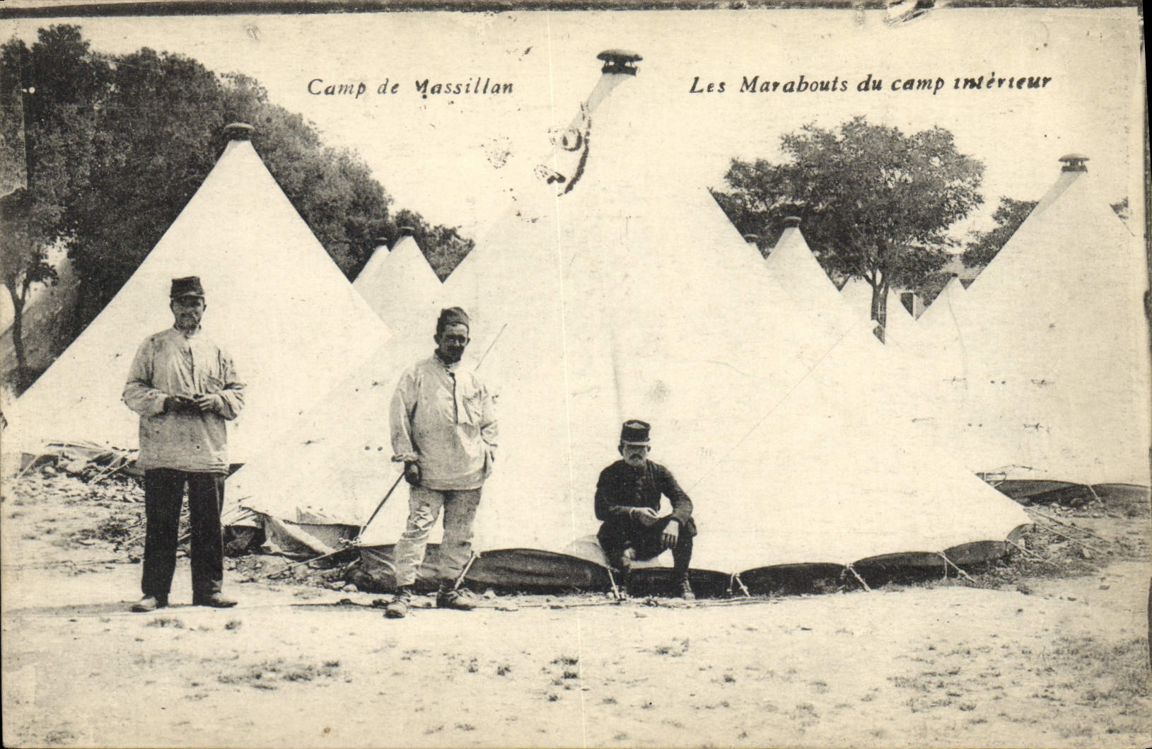 CPA Militaria Camp de Massillan les marabouts du camp interieur