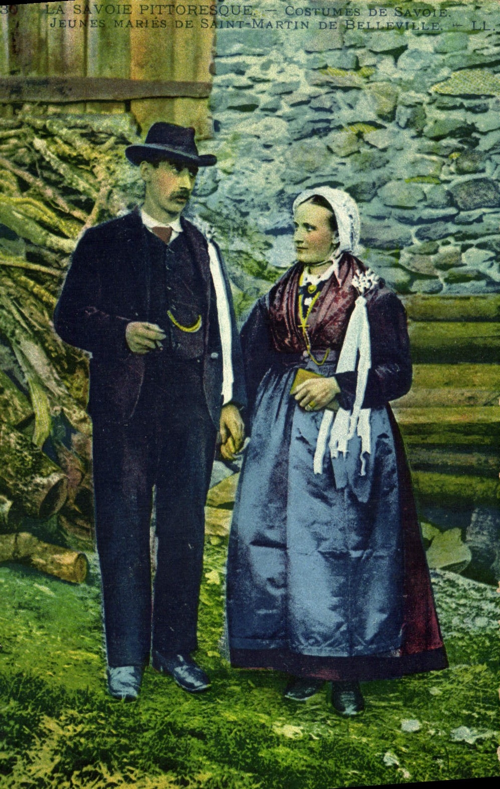 CPA Folklore Savoie Costumes de Savoie Jeunes maries de Saint Martin de Belleville 
