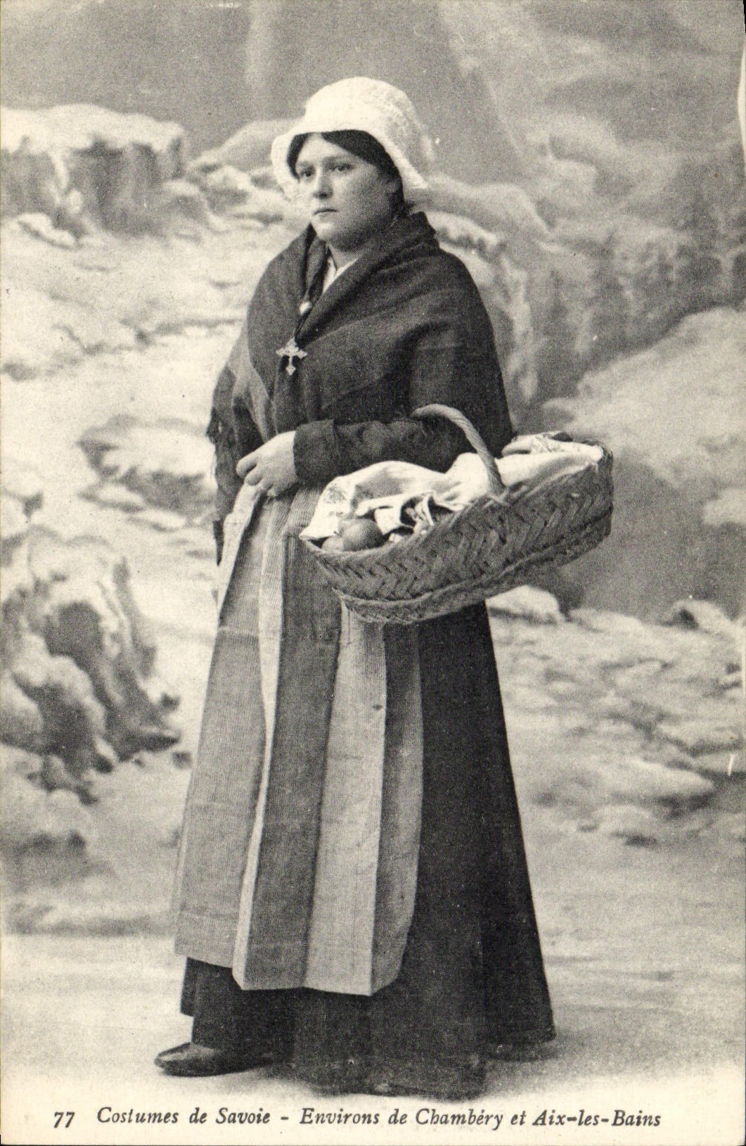 CPA Folklore Costumes de Savoie Environs de Chambery et Aix les Bains
