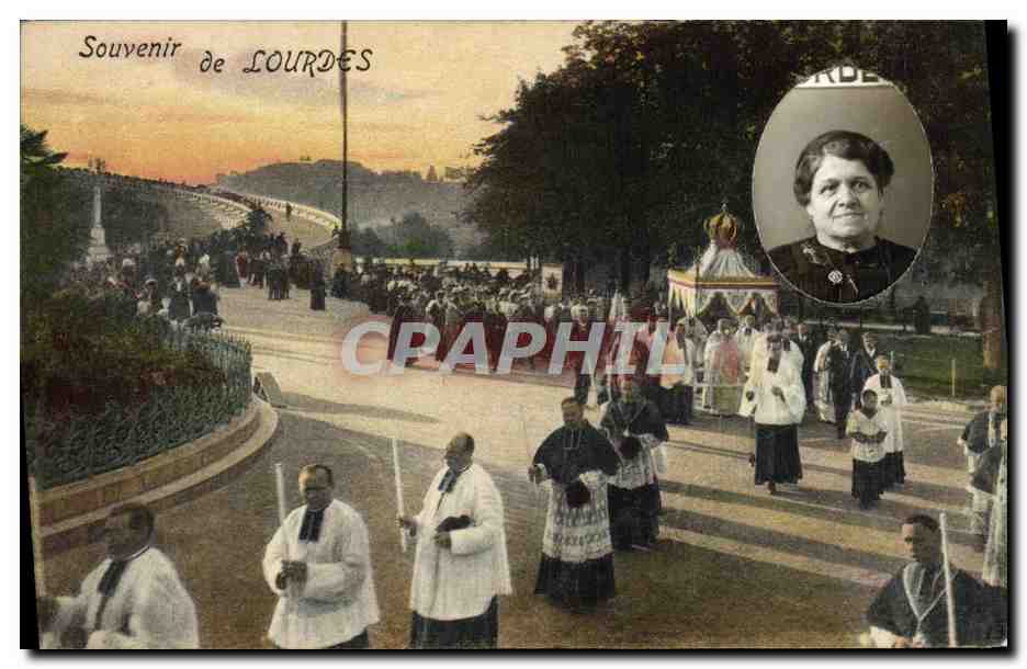 CPA Fantaisie Photographie Femme lourdes 