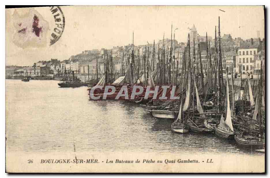 CPA Bateau de peche Boulogne sur Mer Les bateaux de peche au quai Gambetta
