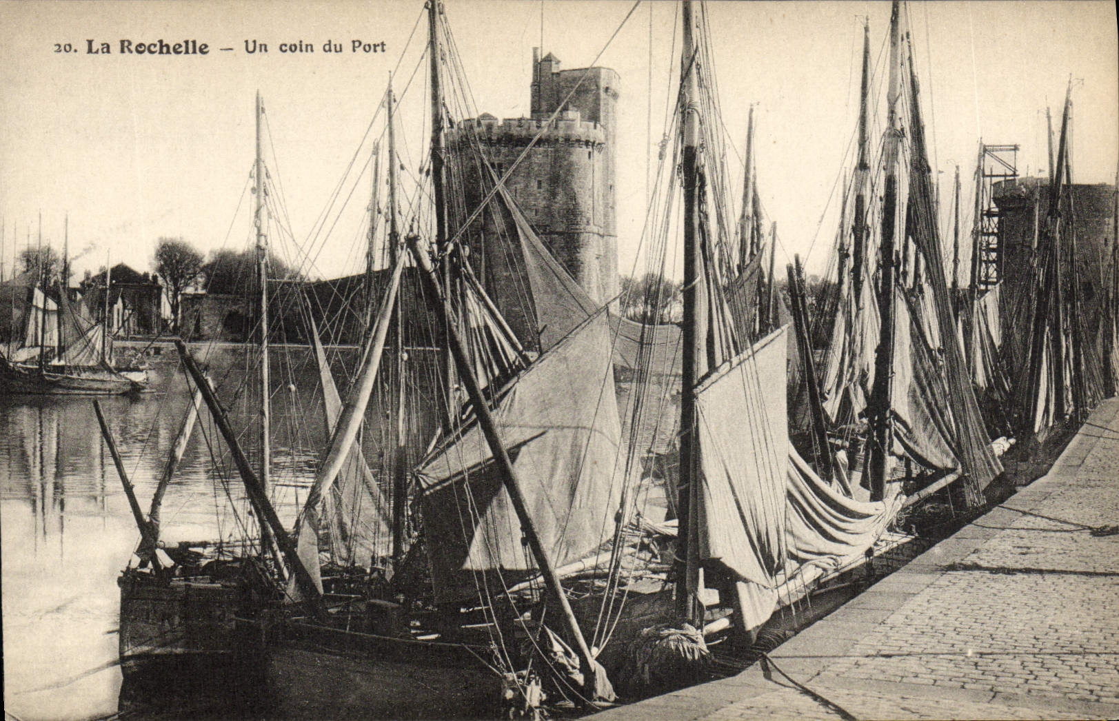 La Rochelle — Un coin du Port — Édition Nouveautés Partiennées
