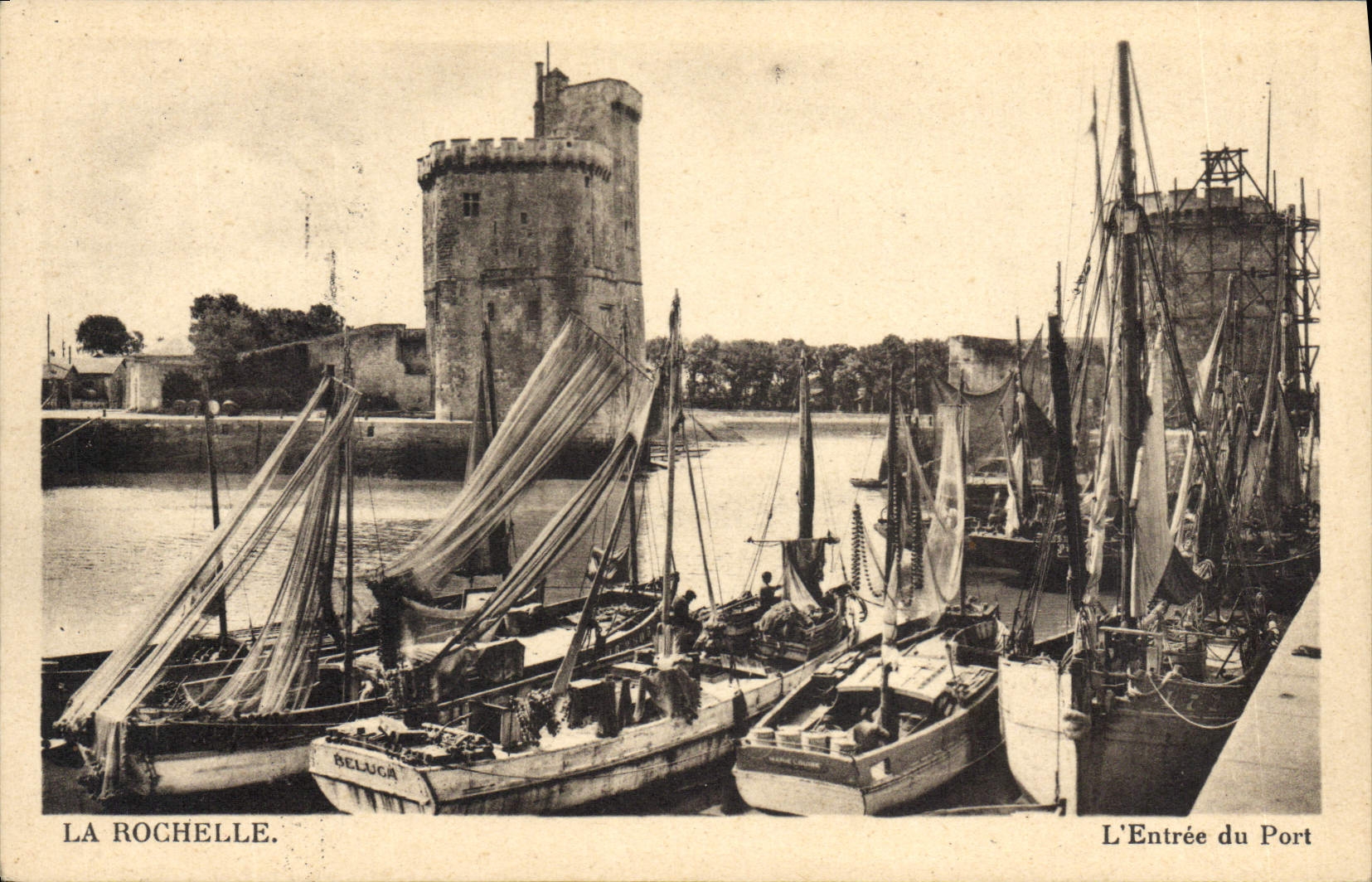 La Rochelle — L'Entrée du Port — A.P. Letzillier, Paris (15)