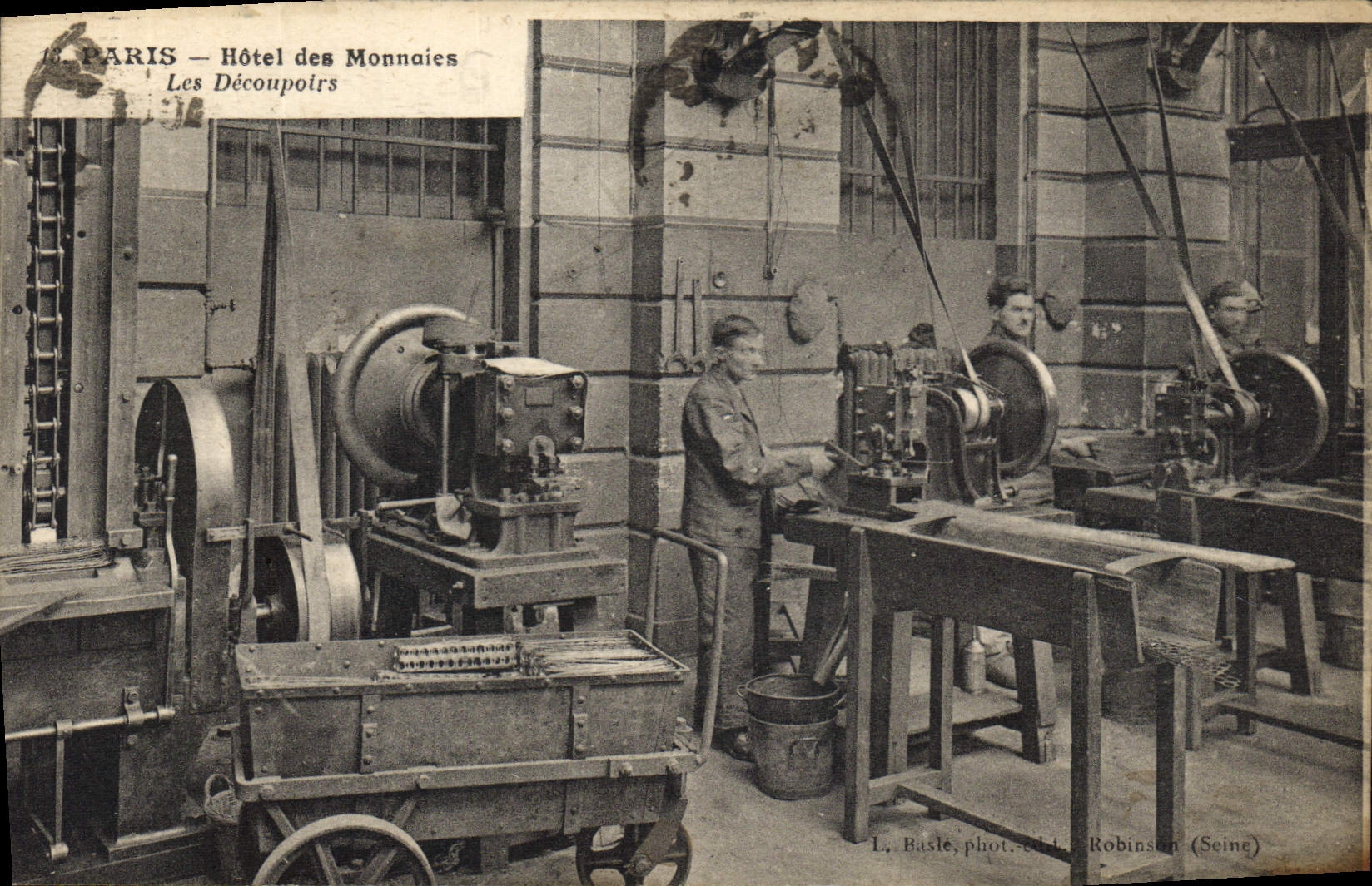 PARIS — Hôtel des Monnaies — Les Découpoirs — L. Baslé, phot. édit. Robinson (Seine)