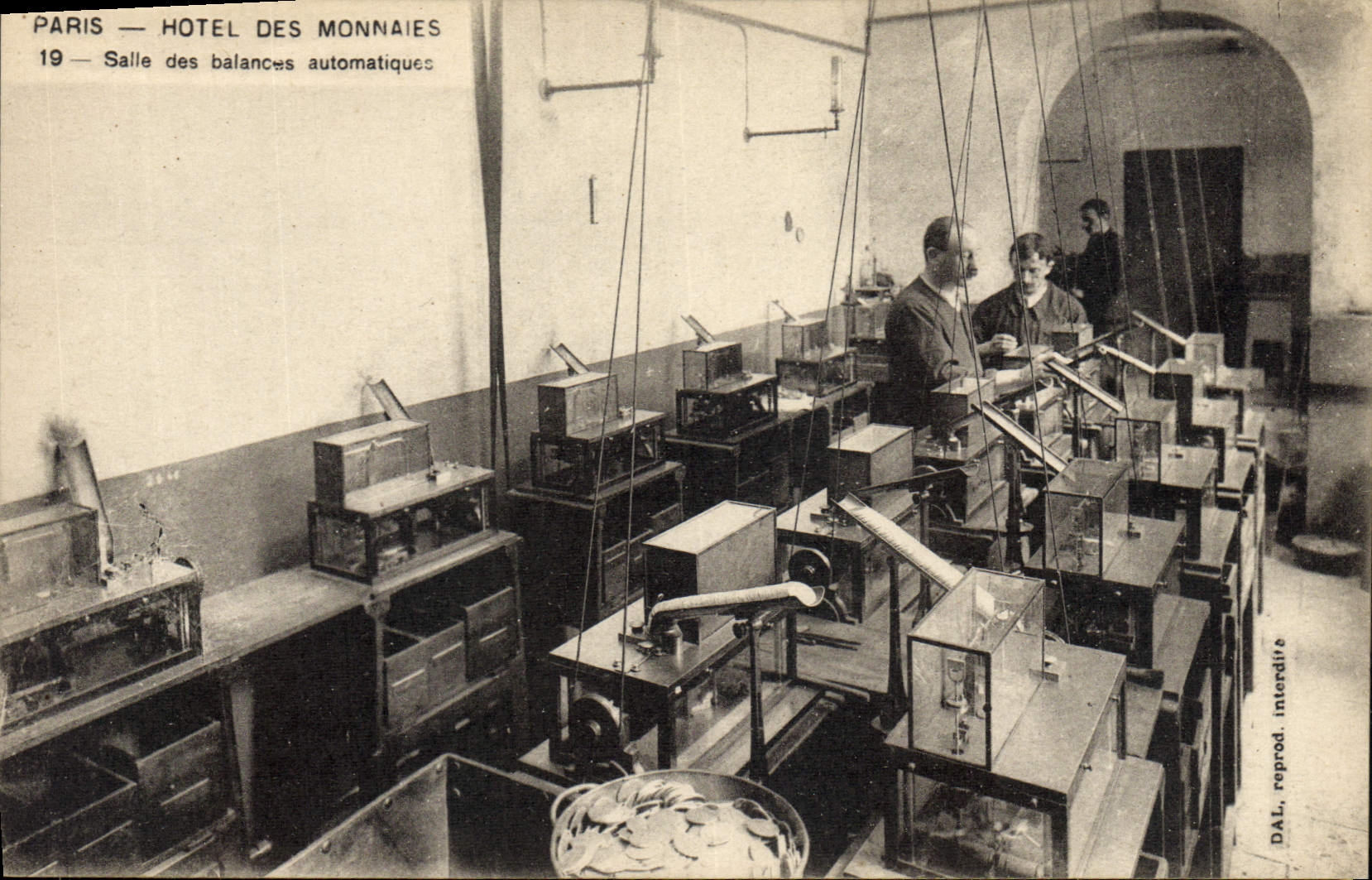 Paris — Hôtel des Monnaies — Salle des balances automatiques — DAL
