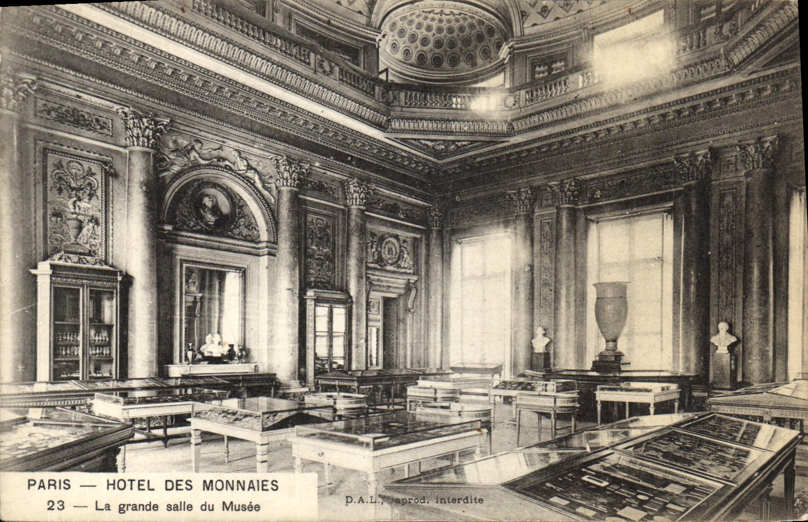 PARIS — HOTEL DES MONNAIES — La grande salle du Musée — D.A.L. Reprod. interdite