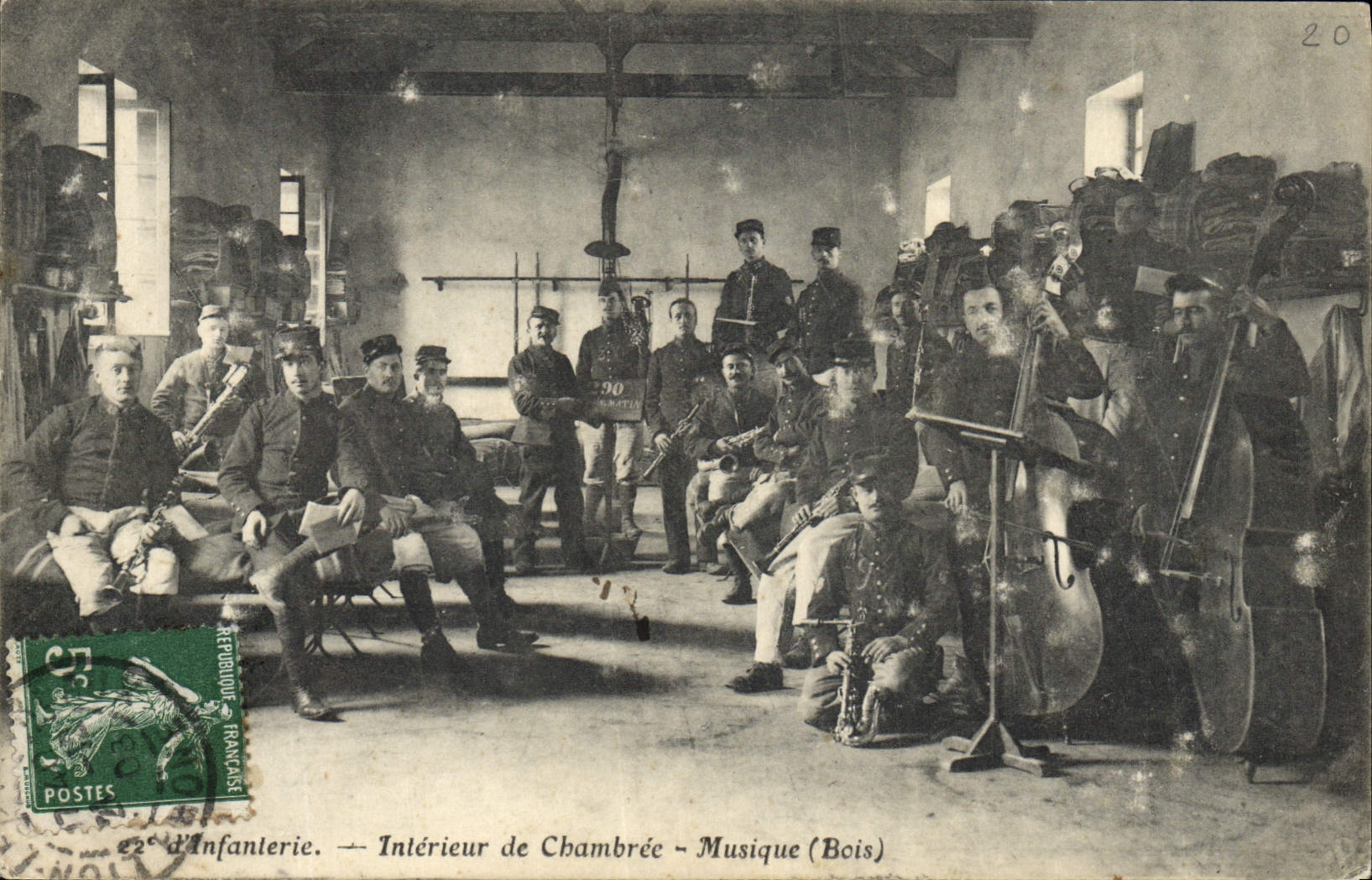 CPA Militaria 22eme d'infanterie Interieur de chambre Musique (bois) Violoncelle Clarinette 