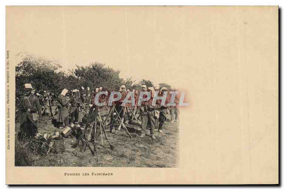 CPA Militaria Formez les faisceaux