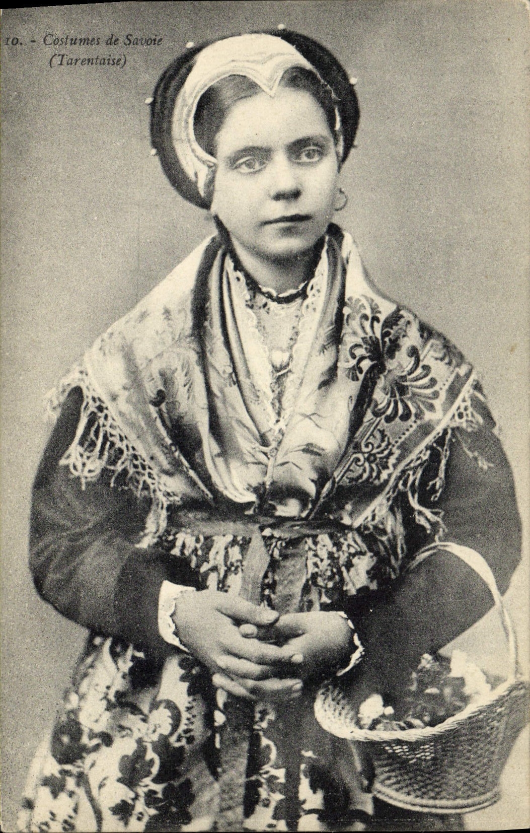 CPA Folklore Costumes de Savoie Tarentaise
