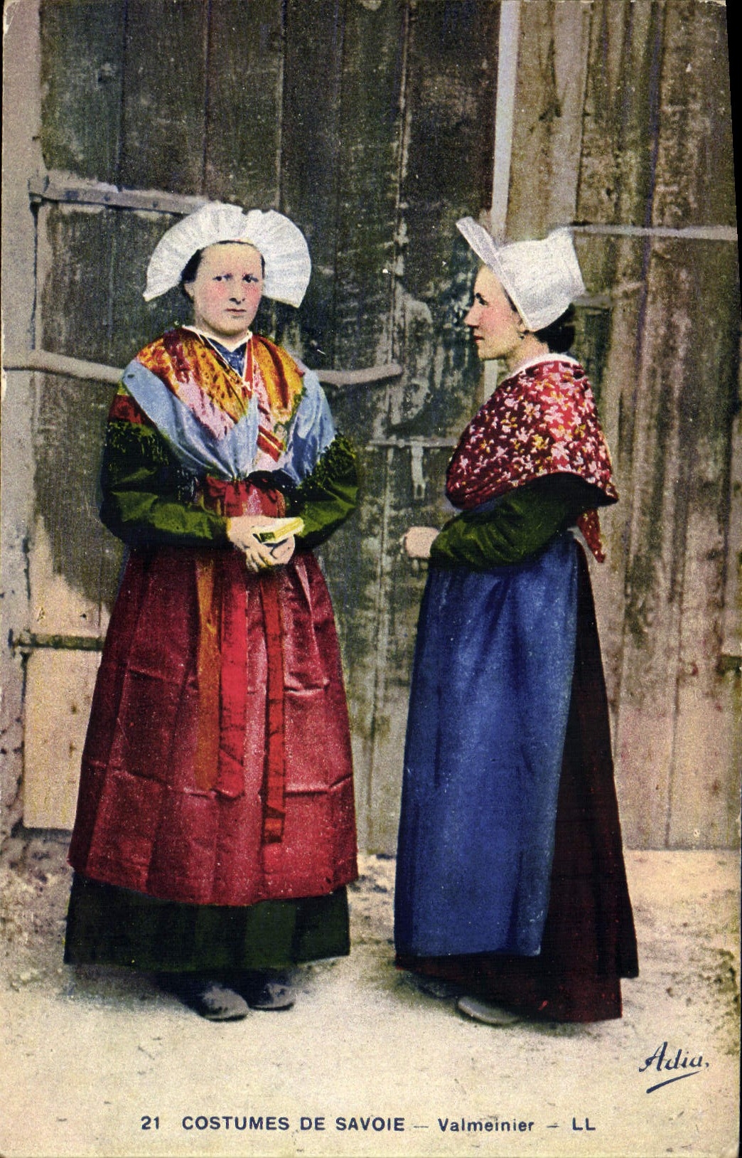 CPA Folklore Costumes de Savoie Valmeinier 