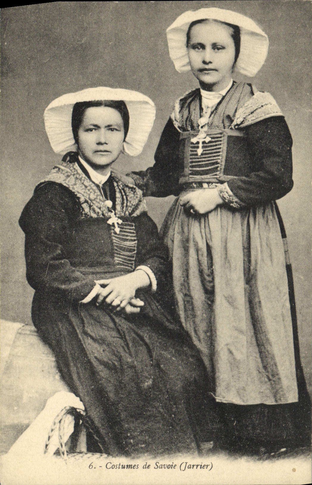 CPA Folklore Costumes de Savoie Arves