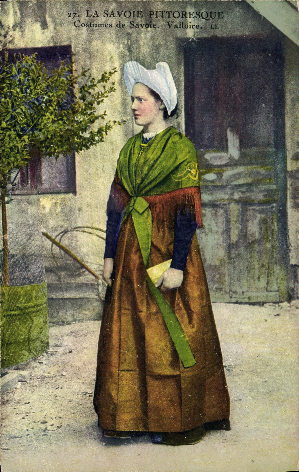 CPA Folklore Savoie Costumes de Savoie Valloire