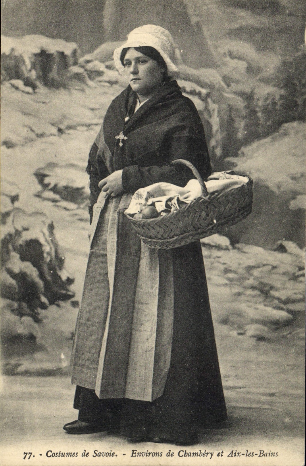 CPA Folklore Costume de Savoie Environs de Chambery et Aix les Bains 