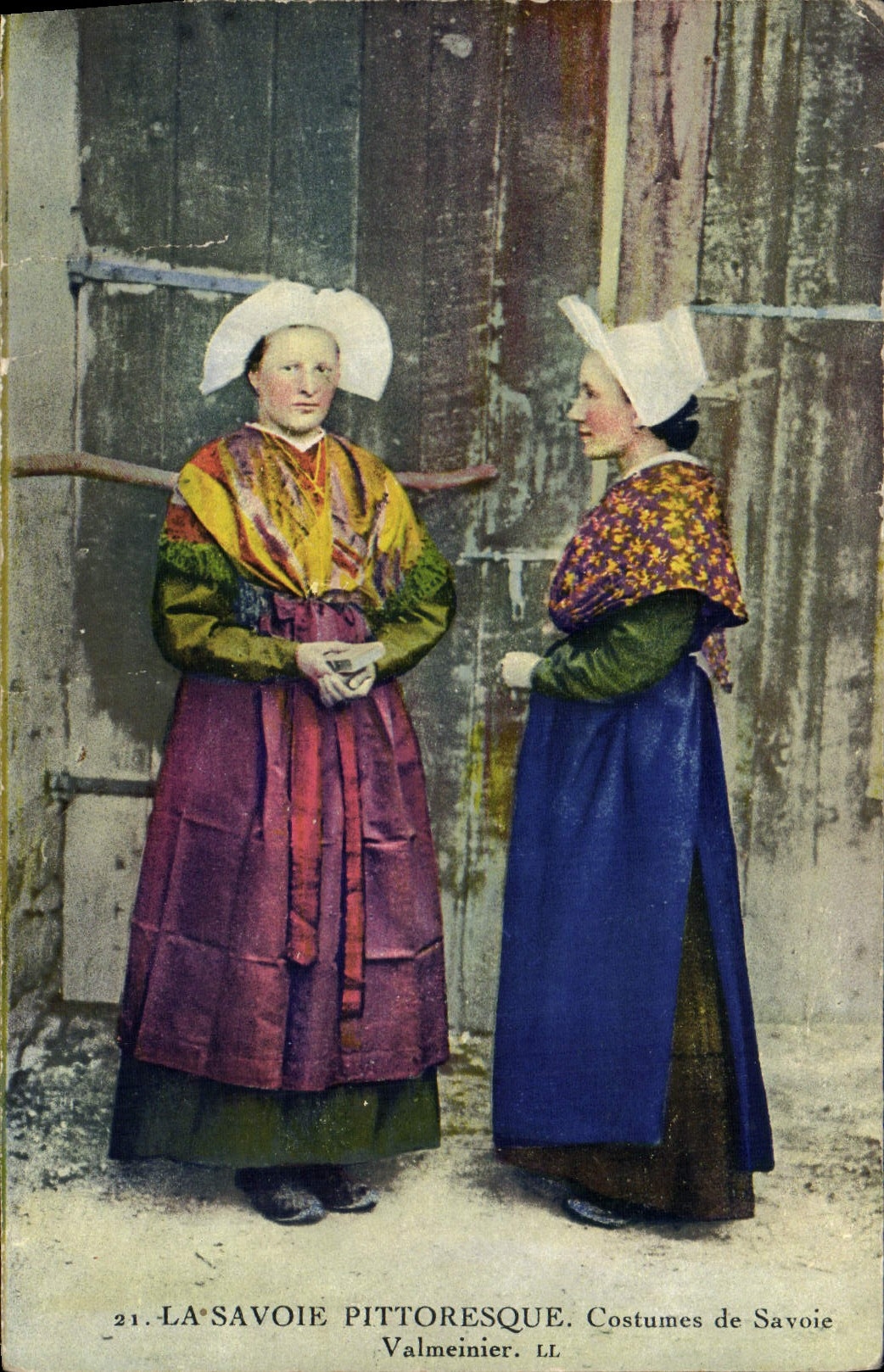 CPA Folklore Savoie Costumes de Savoie Valmeinier 