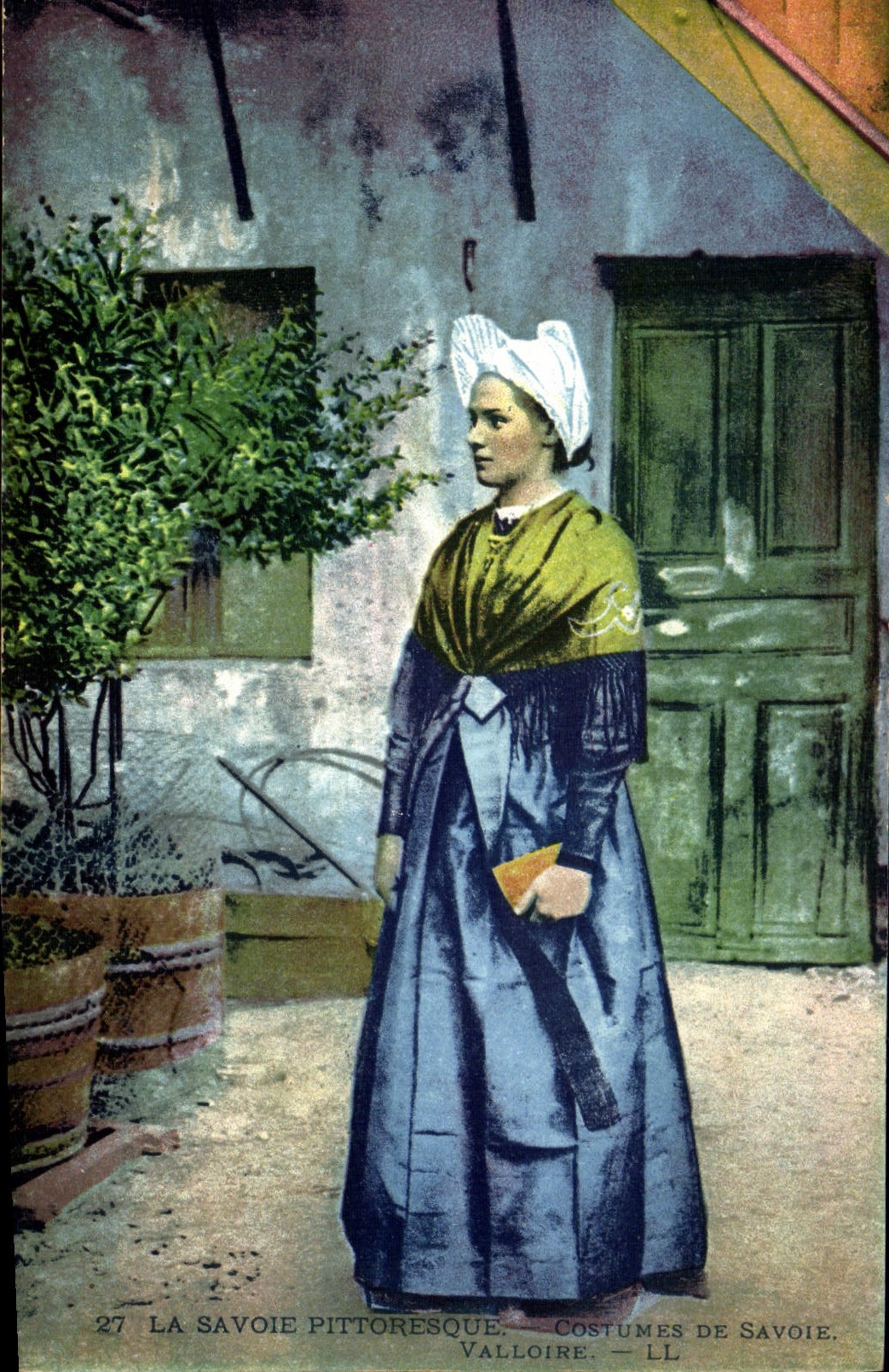 CPA Folklore Costume de Savoie Valloire