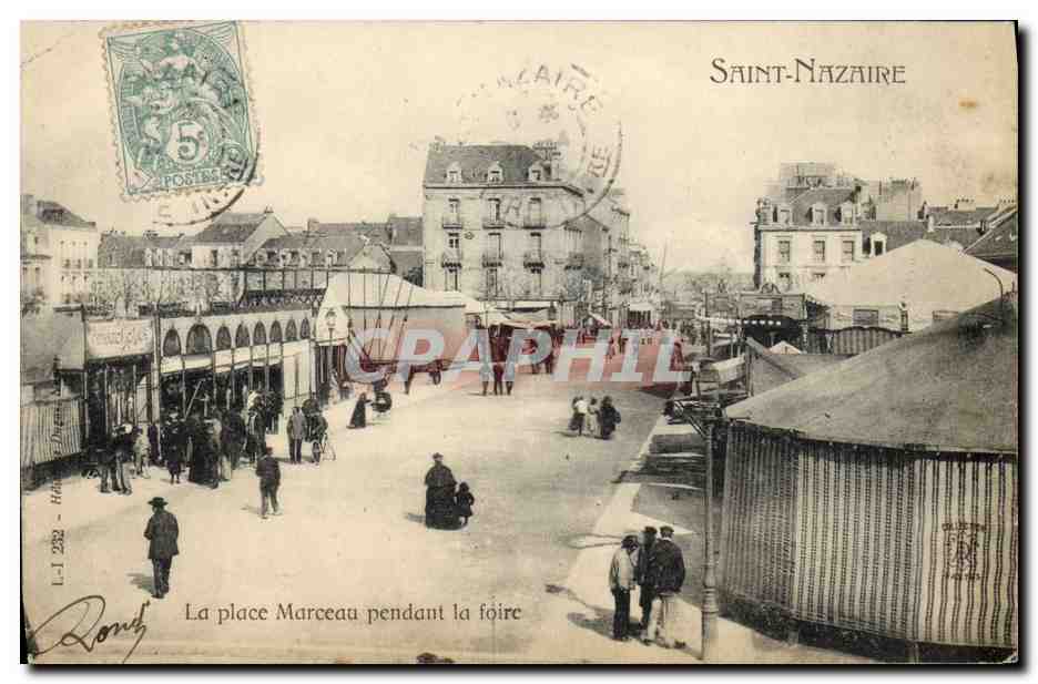 Saint-Nazaire — La place Marceau pendant la foire — L.-I. 232 - H. Dreyfus
