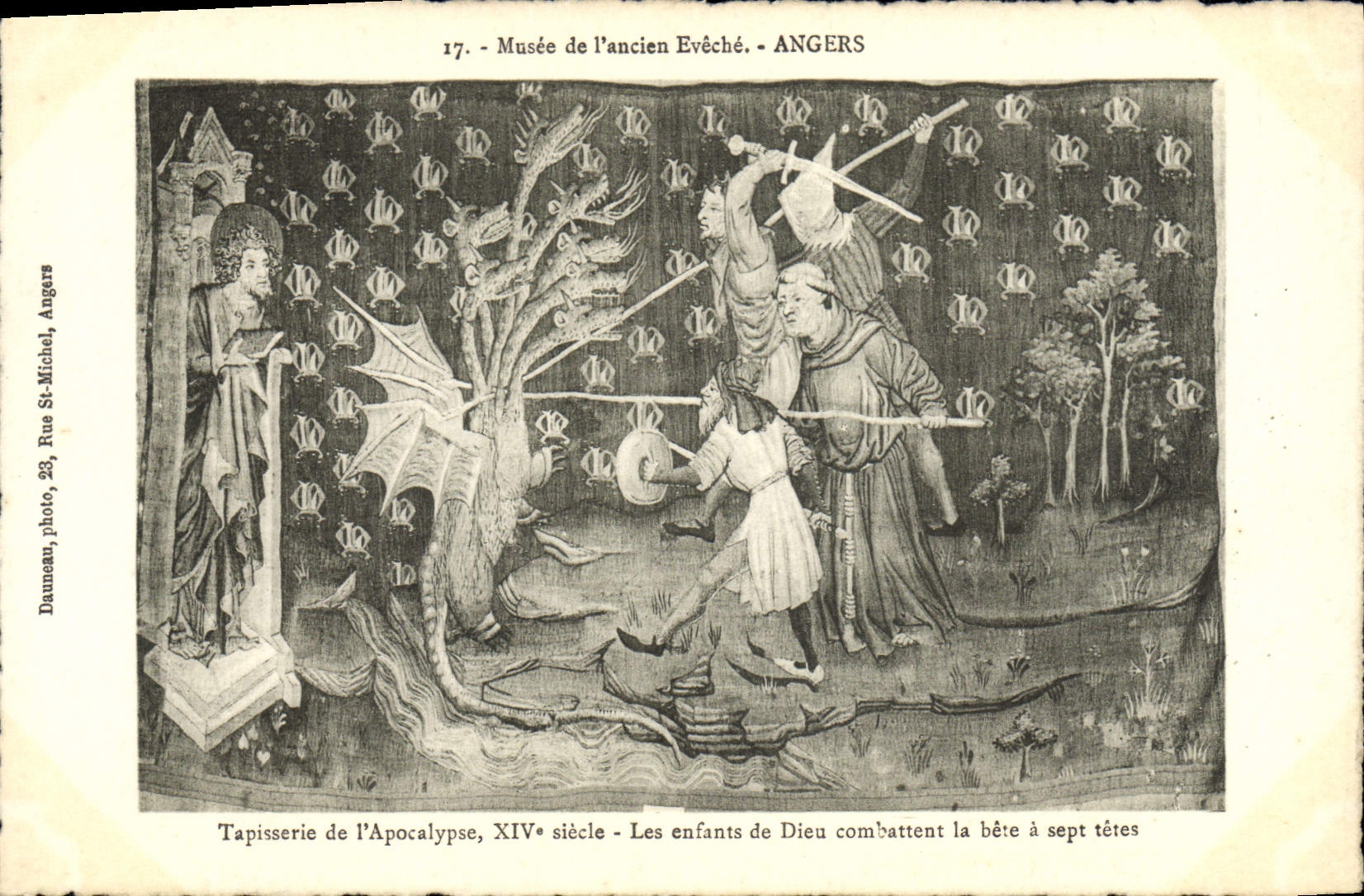CPA Fantaisie Surrealisme Musee de l'ancien Eveche Angers Tapisserie de l'apocalypse Les enfants de Dieu combattent 