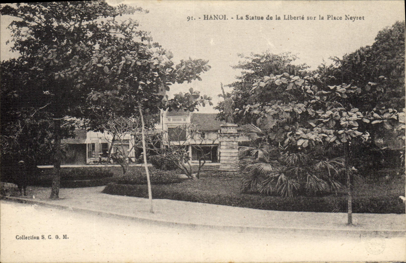 CPA Hanoi Statue de la liberte sur la place Neyret Indochine