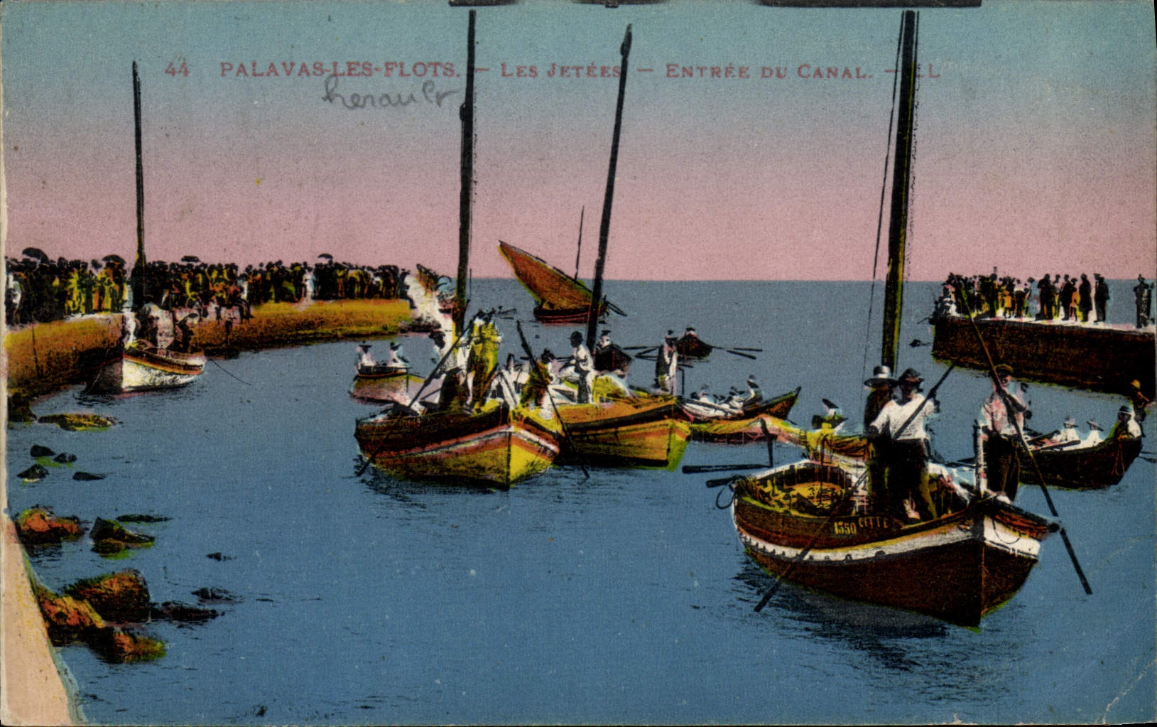 CPA Bateau de peche Palavas les Flots Les jetees Entree du canal