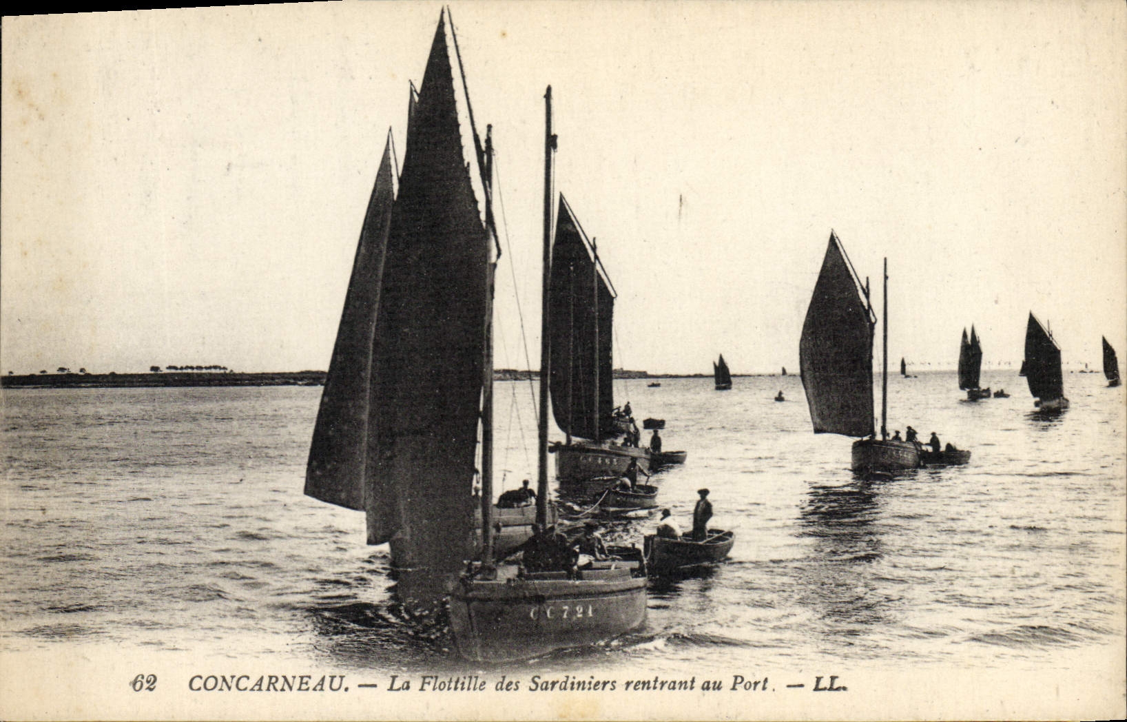 Concarneau — La Flottille des Sardinières rentrant au Port — LL.