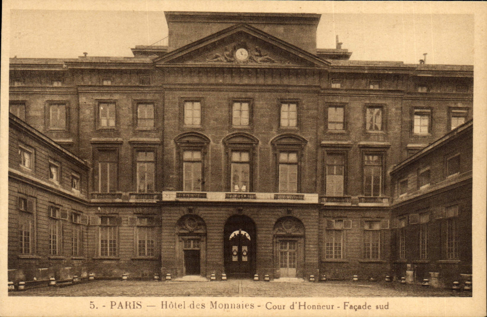 PARIS — Das Hotel der Münze — Cour d'Honneur — Südseite