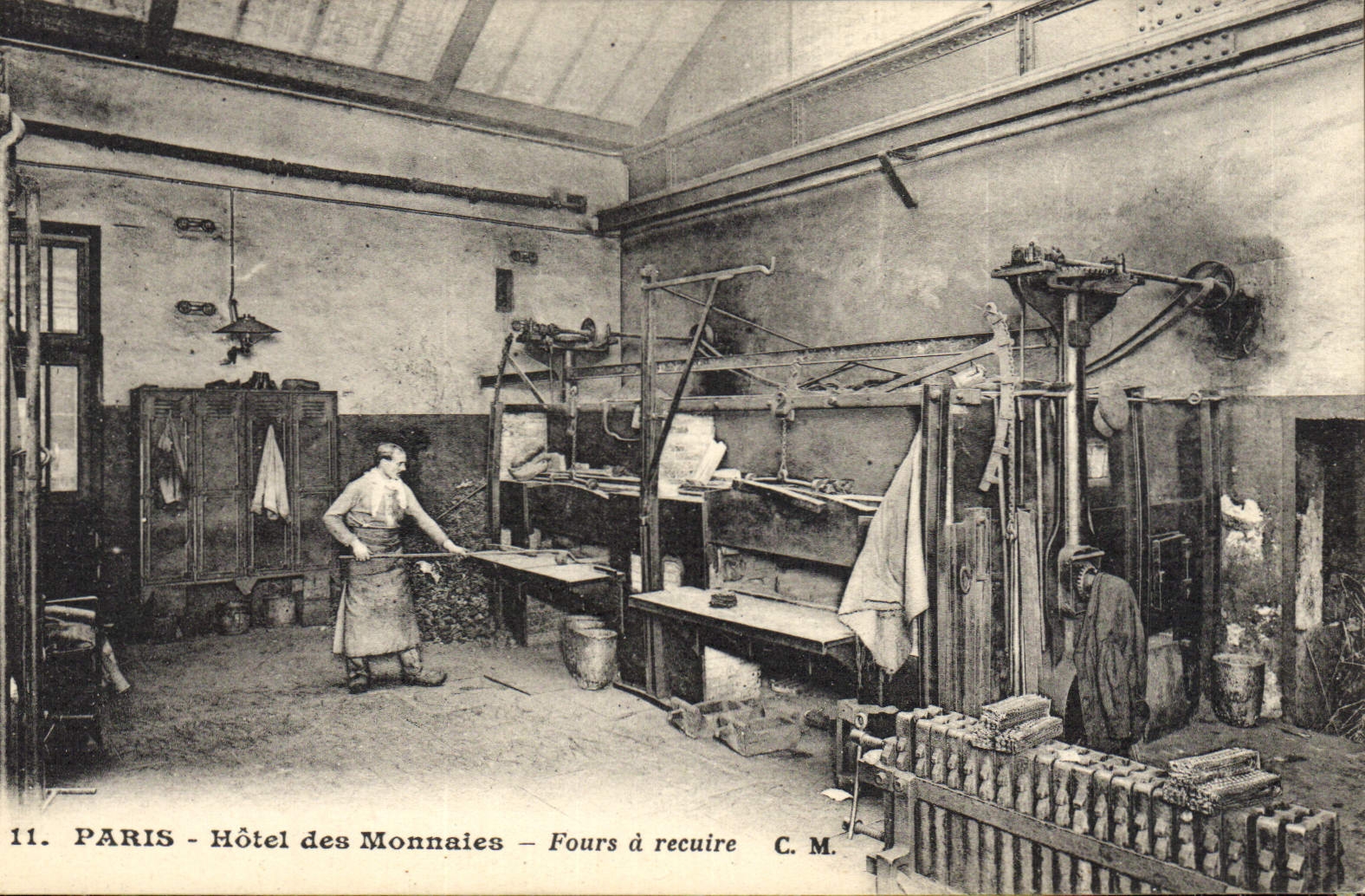 CPA Paris Hotel des Monnaies Fours a recuire