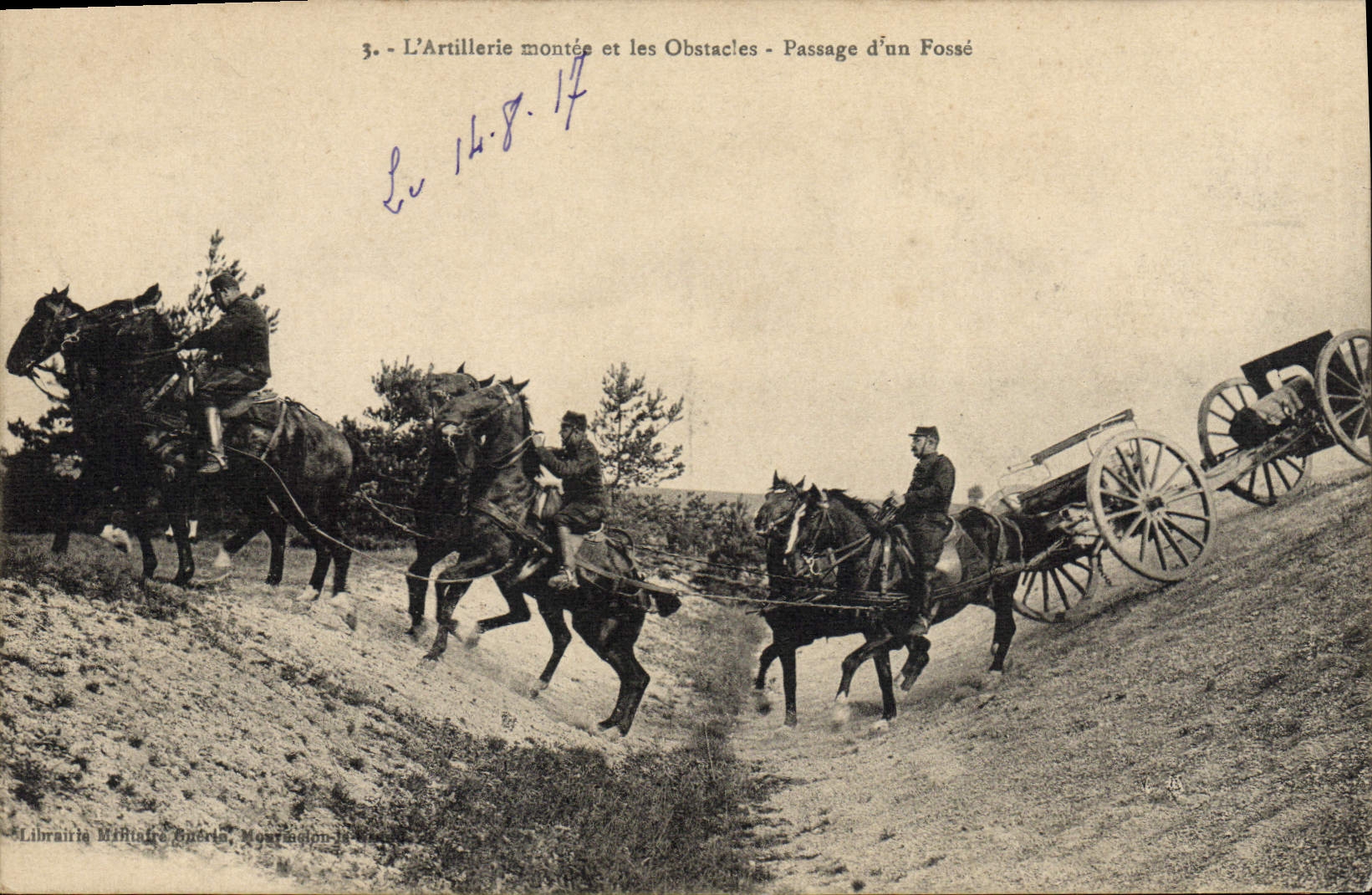 CPA Militaria L'artillerie montee et les obstacles Passage d'un fosse 