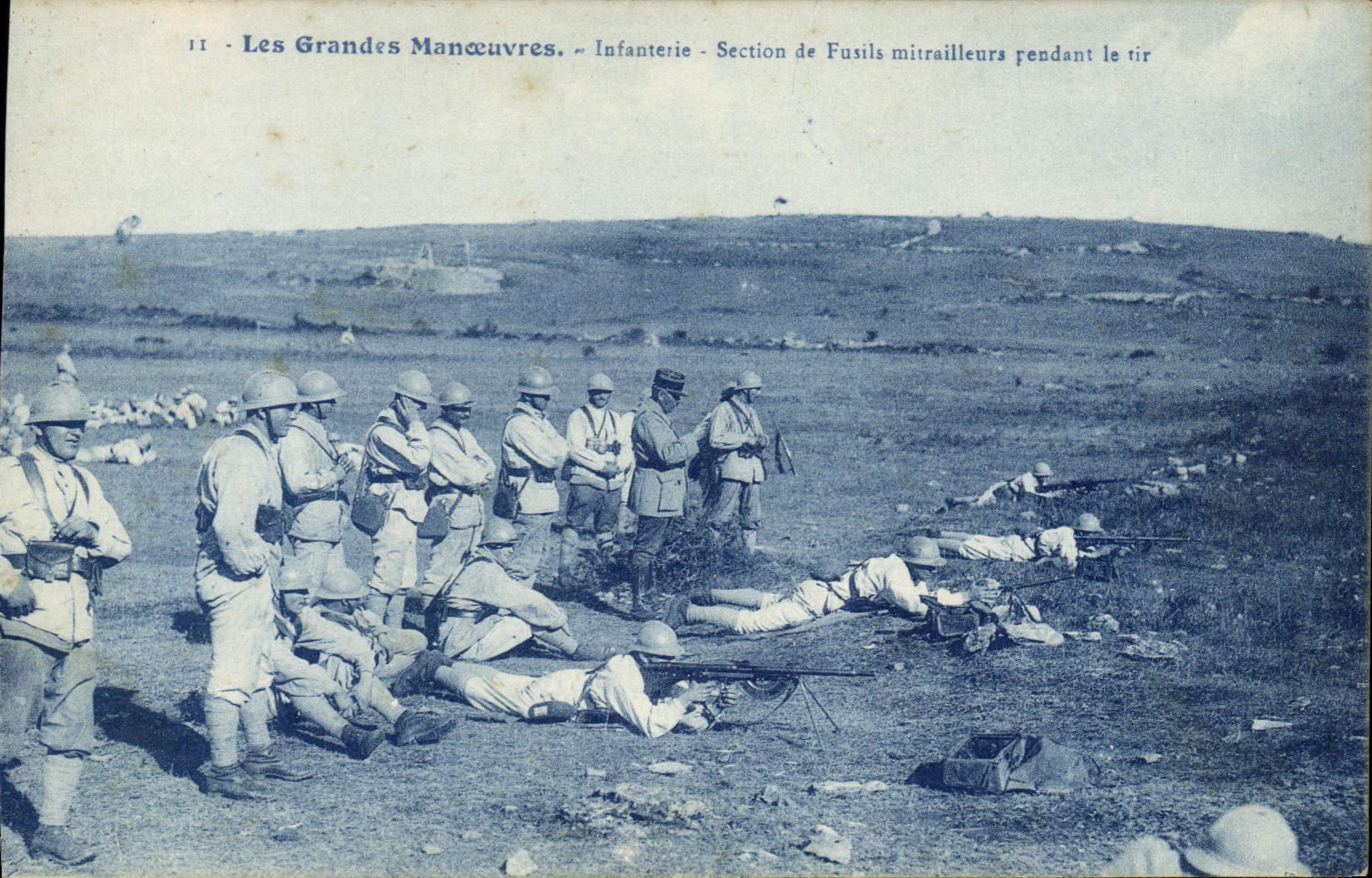 CPA Militaria Les grandes manoeuvres Infanterie Section de fusils mitrailleurs pendant le tir