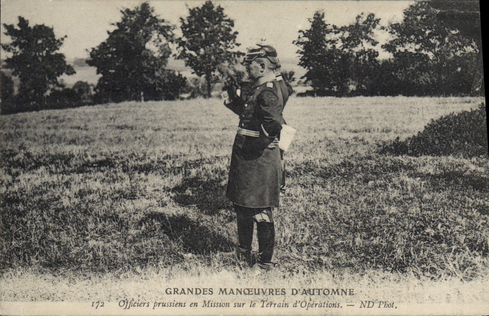 CPA Militaria Grandes manoeuvres d'automne Officiers prussiens en mission sur le terrain d'operations