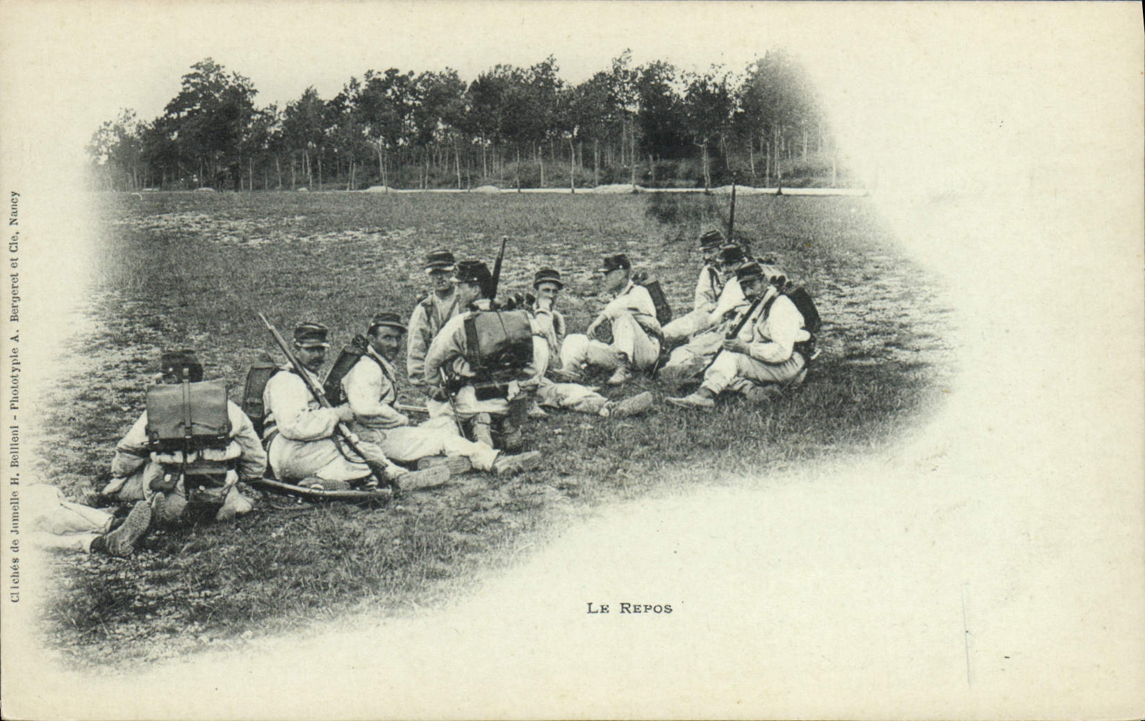 Soldats en repos — Champ de bataille — Phototype H. Bellien, Nancy