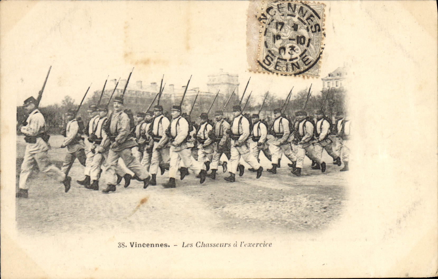 CPA Militaria Vincennes Les chasseurs a l'exercice