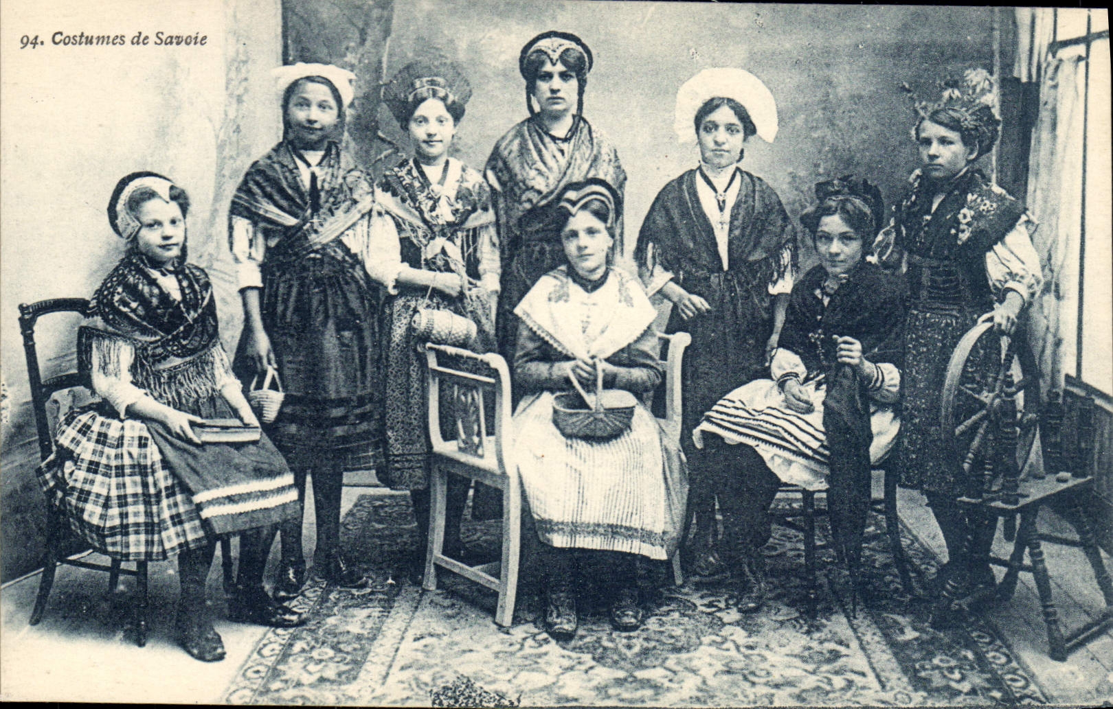 CPA Folklore Costumes de Savoie 