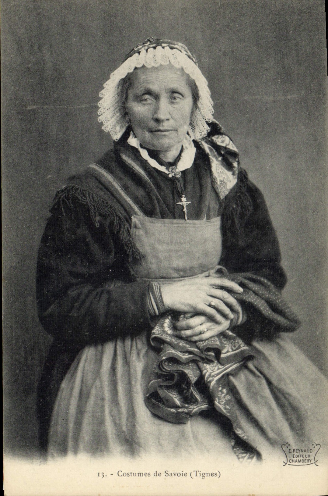 CPA Folklore Costumes de Savoie Tignes
