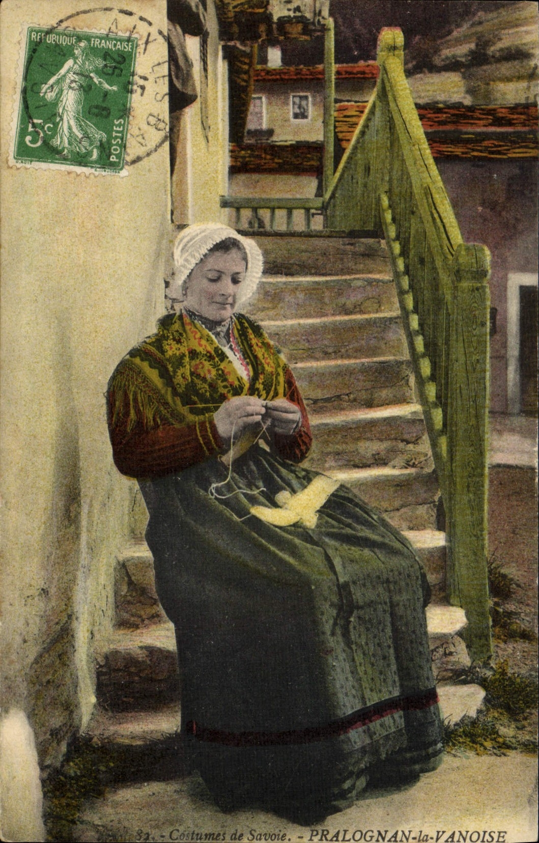 CPA Folklore Costumes de Savoie Pralognan la Vanoise 