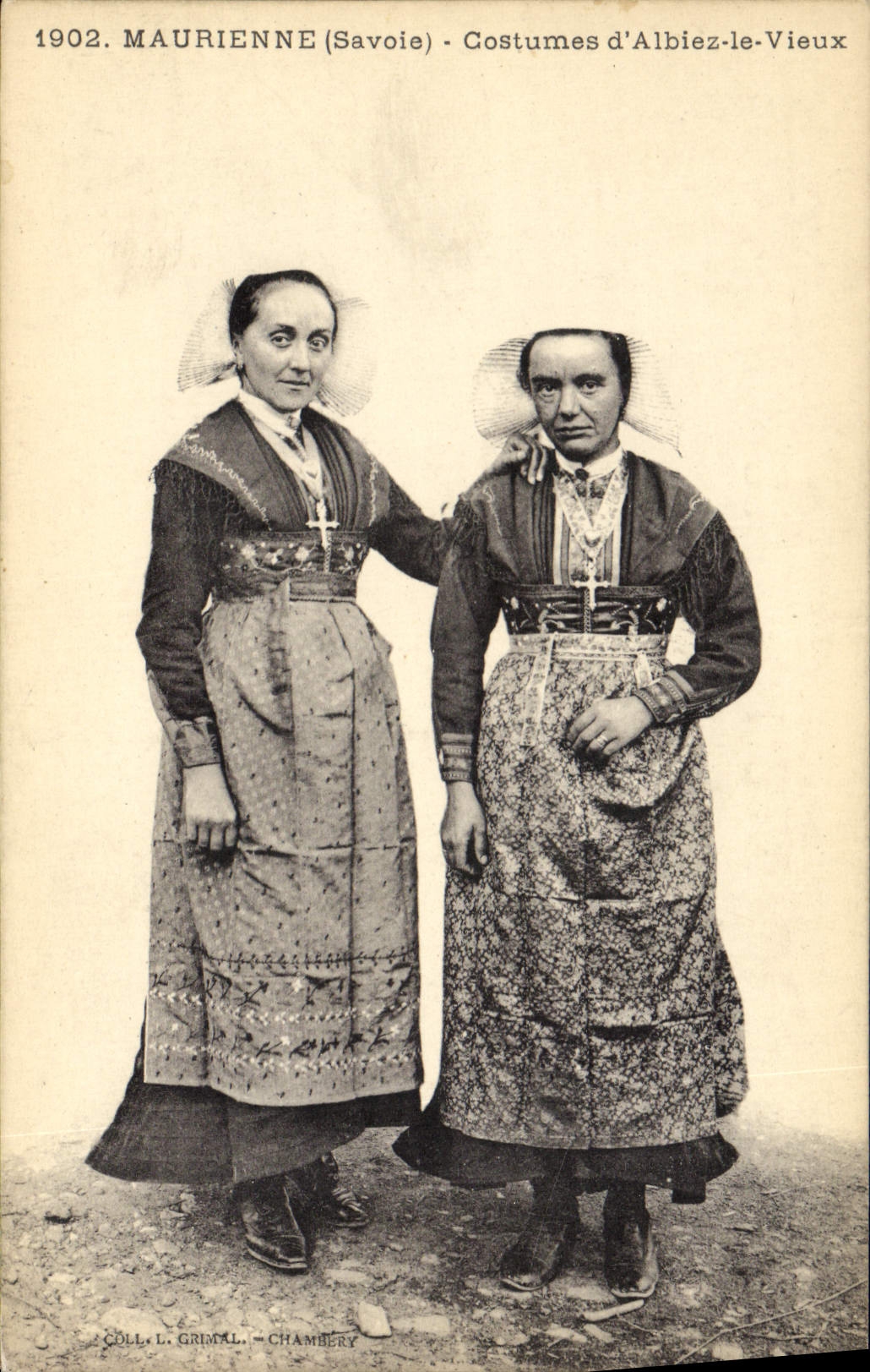 CPA Folklore Maurienne Costumes d'Albiez le Vieux