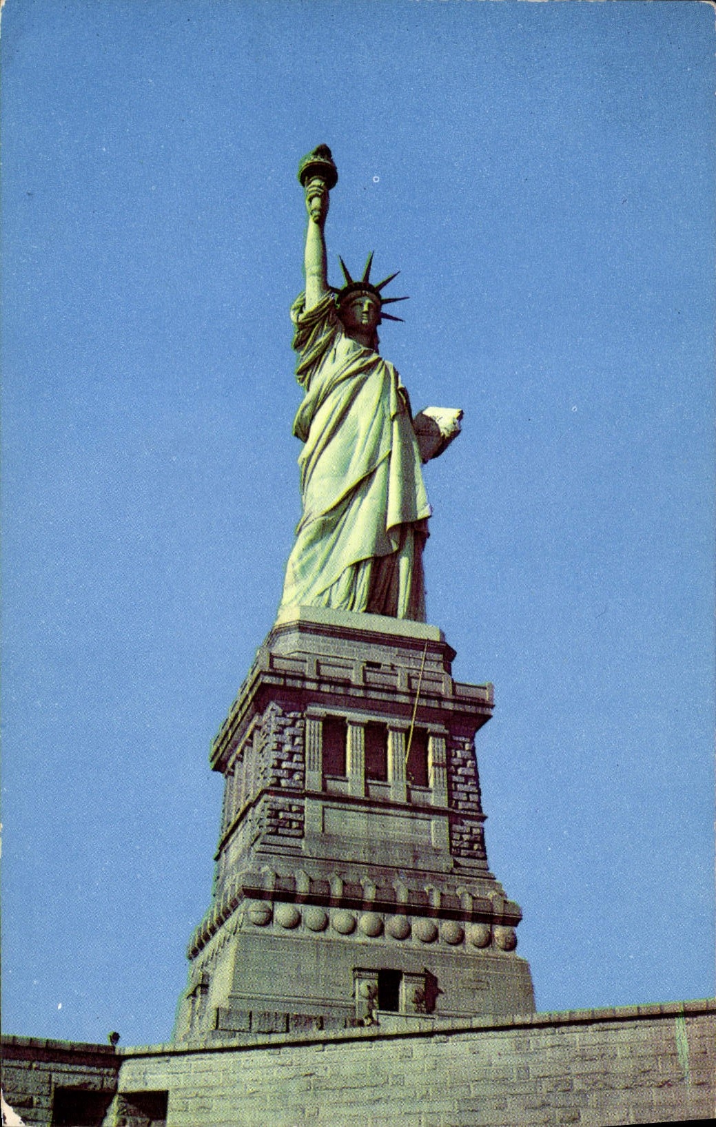 CPM Statue de la Liberte Statue of Liberty