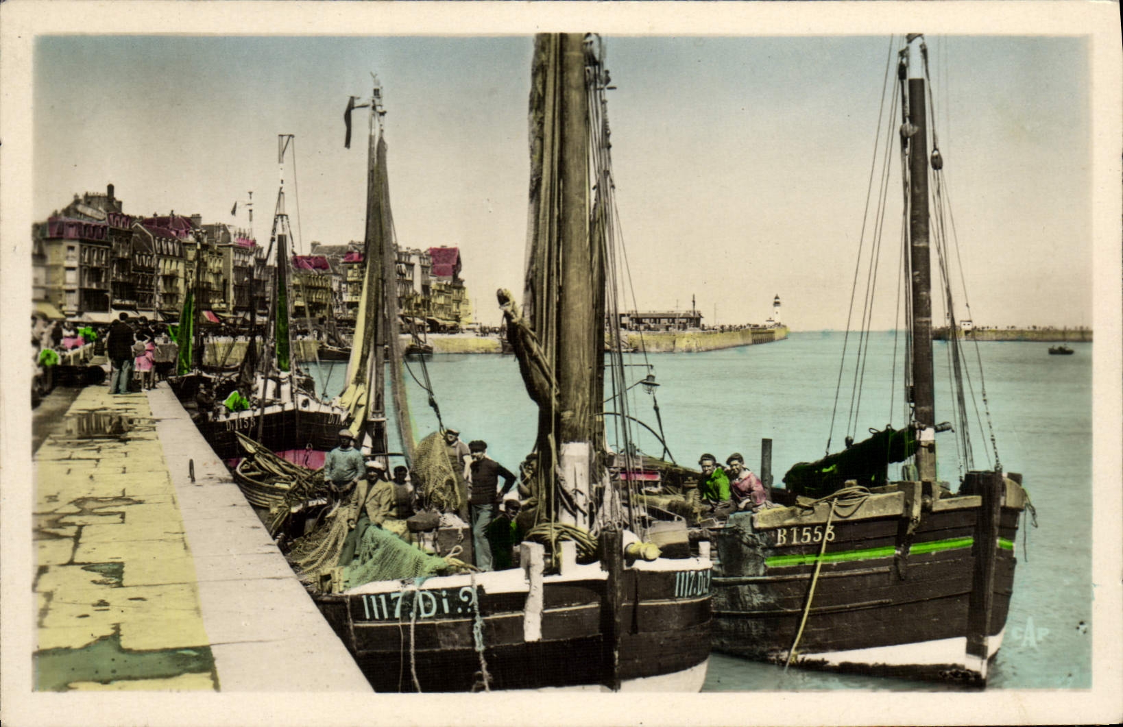 Les quais du Port de Pêche — Tréport — éditeur REAL-PHOTO, n°52
