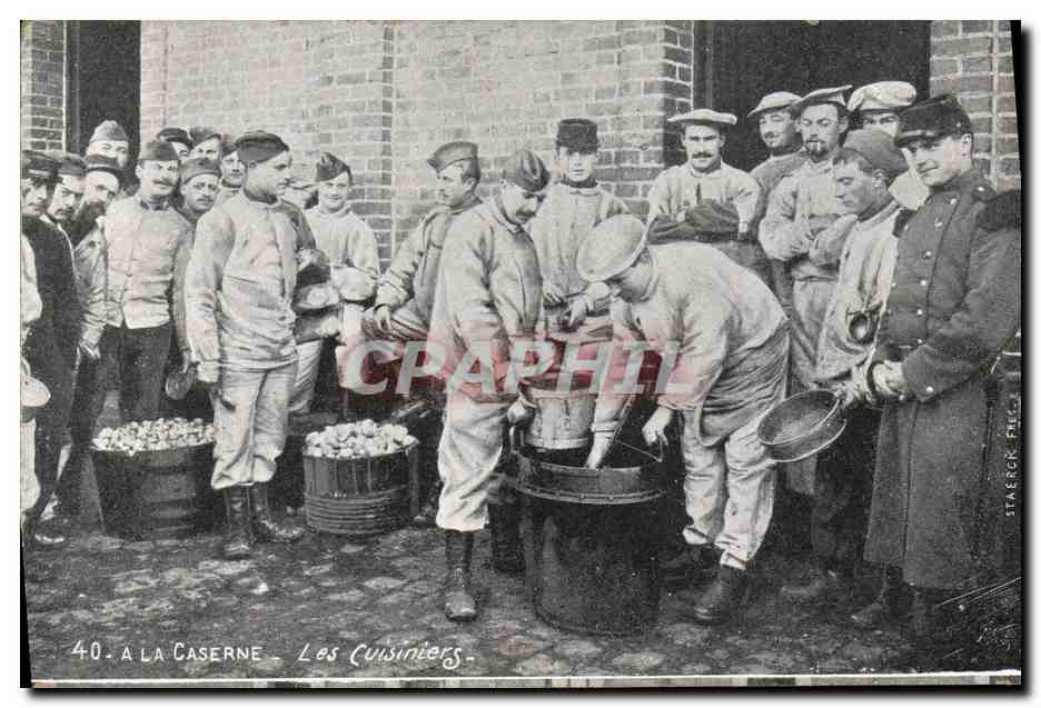 CPA Militaria A la caserne Les cuisiniers