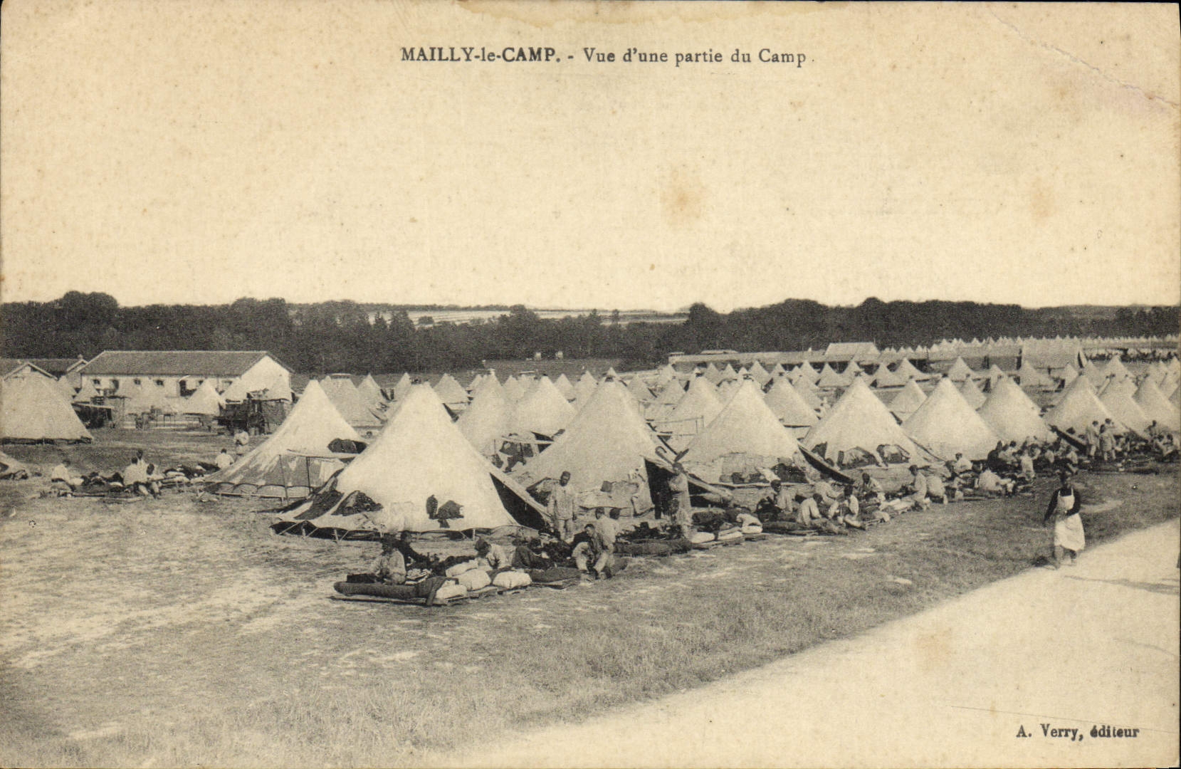 CPA Militaria Mailly le CAmp Vue d'une partie du camp