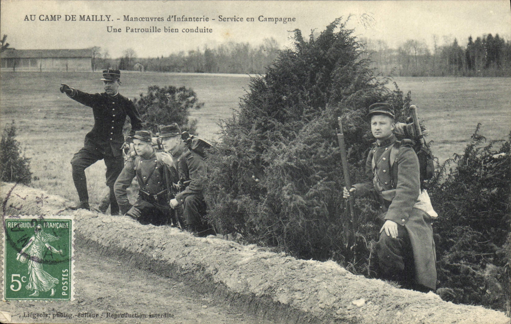 CPA Militaria Au camp de Mailly Manoeuvres d'infanterie Service en campagne Une patrouille bien conduite