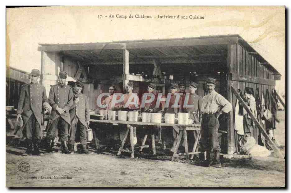 CPA Militaria Au camp de Cahlons Interieur d'une cuisine