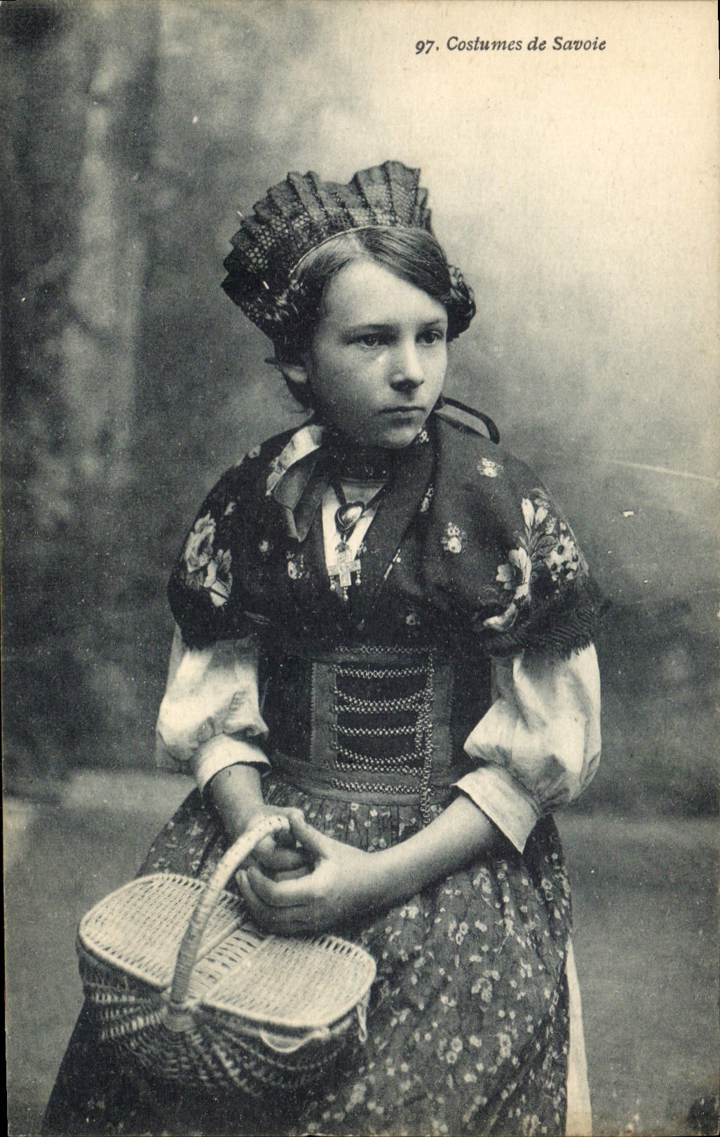CPA Folklore Costumes de Savoie