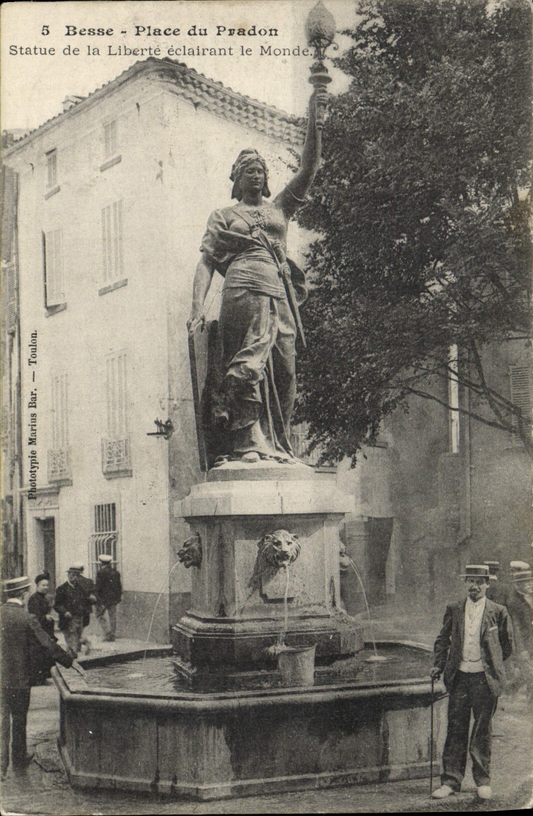 Besse - Place du Pradon — Estatua de la Libertad iluminando el Mundo — Phototypie Marius Bar, Toulouse