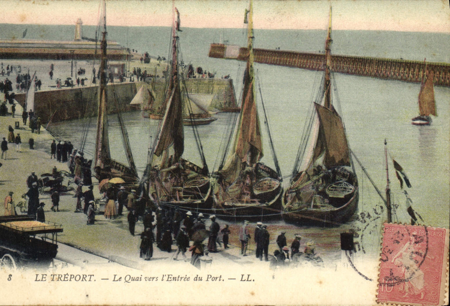 Le Tréport — Le Quai vers l'Entrée du Port — LL.